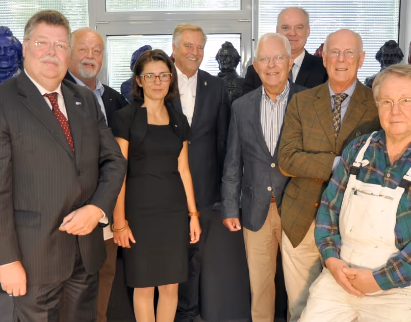 v.l.n.r.: Andreas Lux - Stv. Hauptgeschäftsführer SIHK | Joachim Beinhold - Lions Club Hagen-Harkort | Pauline Henne - Assistentin Präsidium und Hauptgeschäftsführung | Dr. Helmut Franzen - Activity-Beauftragter "MeinFriedrich" Lions Förderverein Wetter (Ruhr) e. V. | Dr. Helmut Noack - Lions Club Hagen-Harkort | Markus Goedecke - Präsident LIons Club Wetter (Ruhr) 2015/16 - Dr. Hans-Peter Götz - Vorstandsvorsitzender Lions Förderverein Wetter (Ruhr) e. V. | Uwe Will - Lions Club Hagen-Harkort